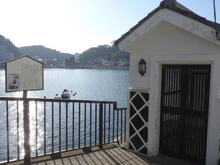 東叶神社の前